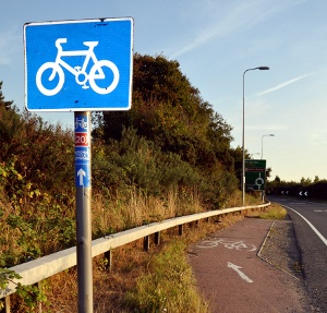 Very short cycle lane in Pease Pottage