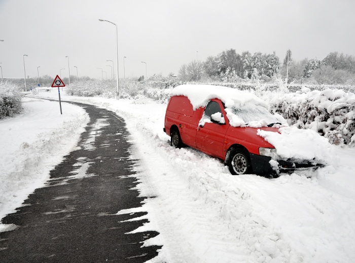 Abandoned car in Parish Lane