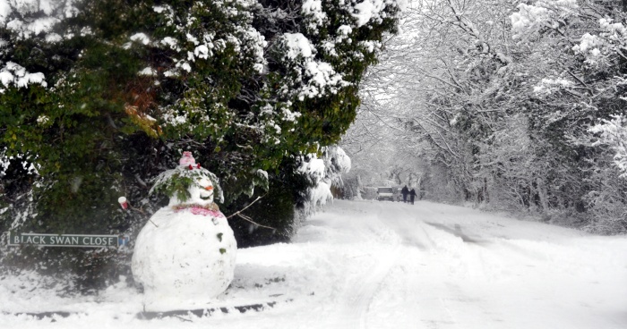 Snowman in Black Swan Close, Pease Pottage